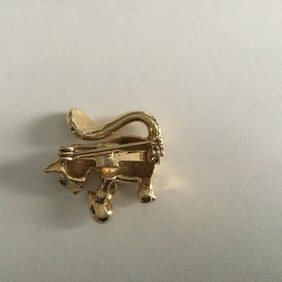 Gold tone squirrel pin brooch 2.5cm x 2.5cm - Picture 4 of 4